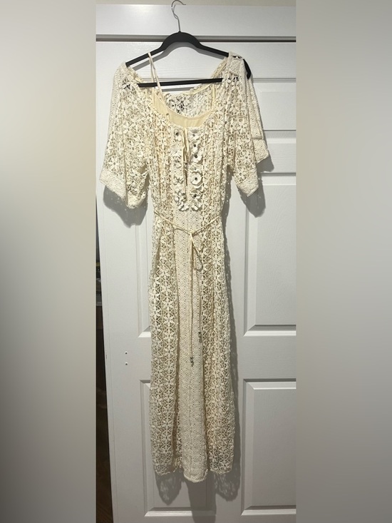 Meghan LA Dresses & Skirts - Vintage Meghan LA Cream Crochet Maxi Dress with Belt